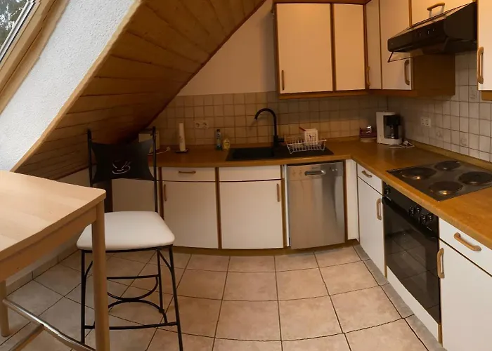 Charmante Im Gruenen *