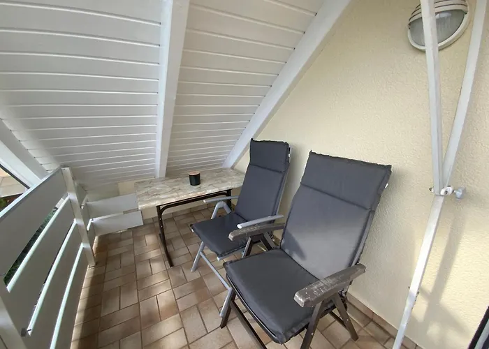 Charmante Im Gruenen